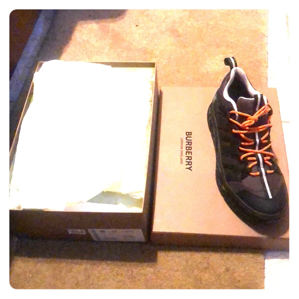 Burberry low top sneakers